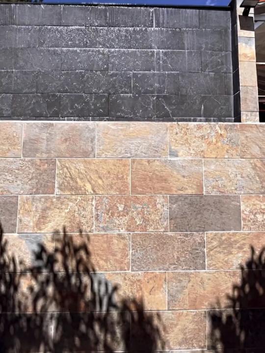 Mur habillé de pierre avec lame d'eau par SL CONCEPT BTP